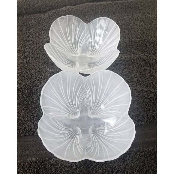Frosted Glass Shell Bowl Set of 2 vintage Mikasa Salad or Seafood Serving Dishes - Picture 2 of 7